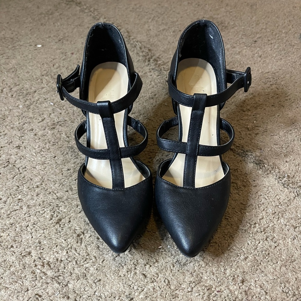 Black heels size 7